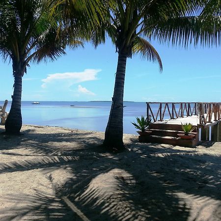 Cooper'S Beach Resort Lucbuan Luaran gambar