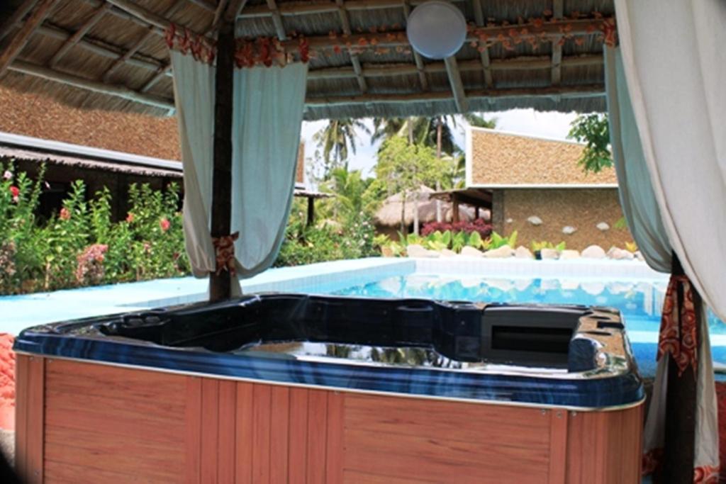 Cooper'S Beach Resort Lucbuan Luaran gambar