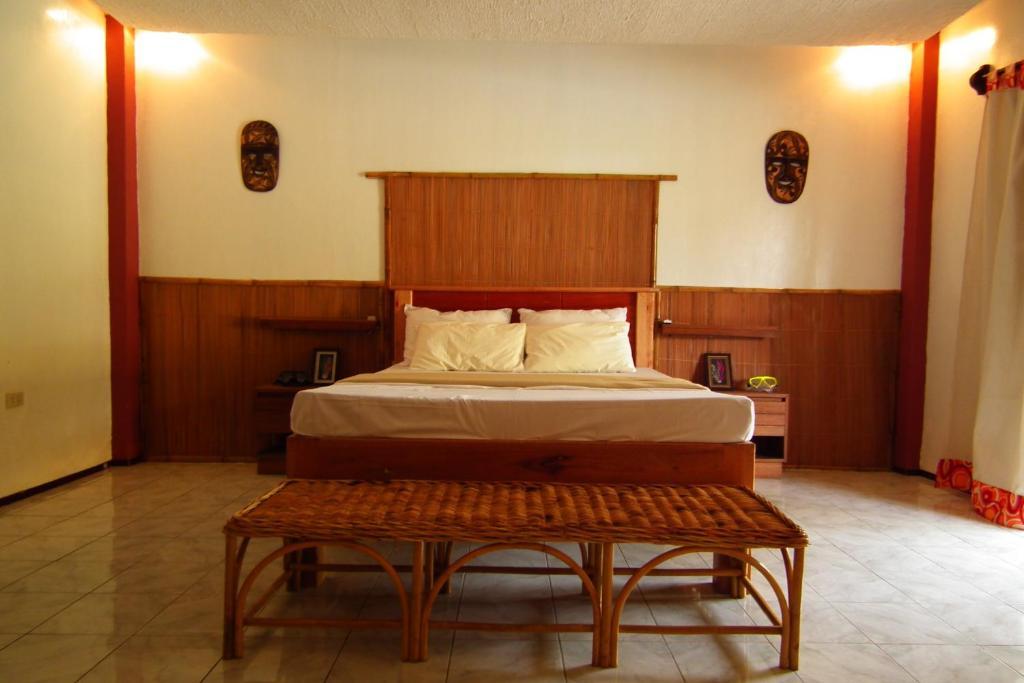 Cooper'S Beach Resort Lucbuan Bilik gambar