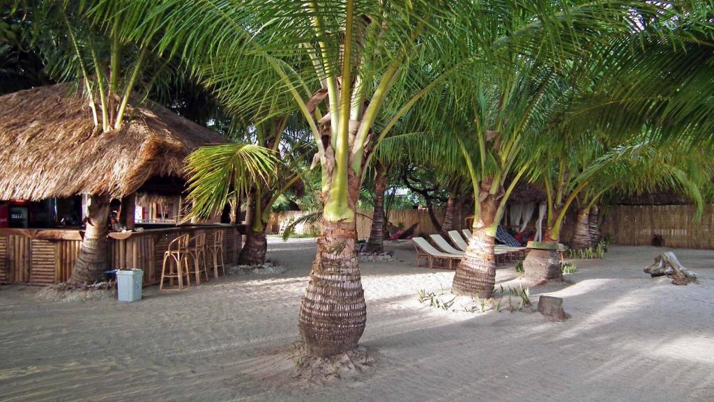 Cooper'S Beach Resort Lucbuan Luaran gambar