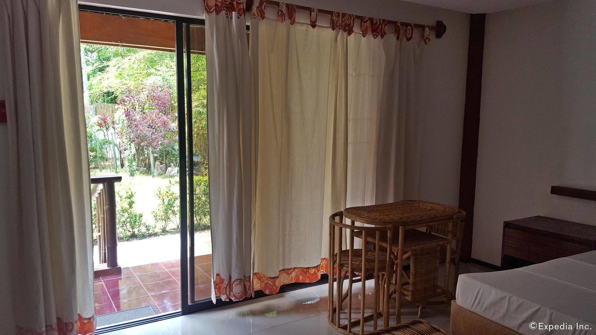 Cooper'S Beach Resort Lucbuan Luaran gambar