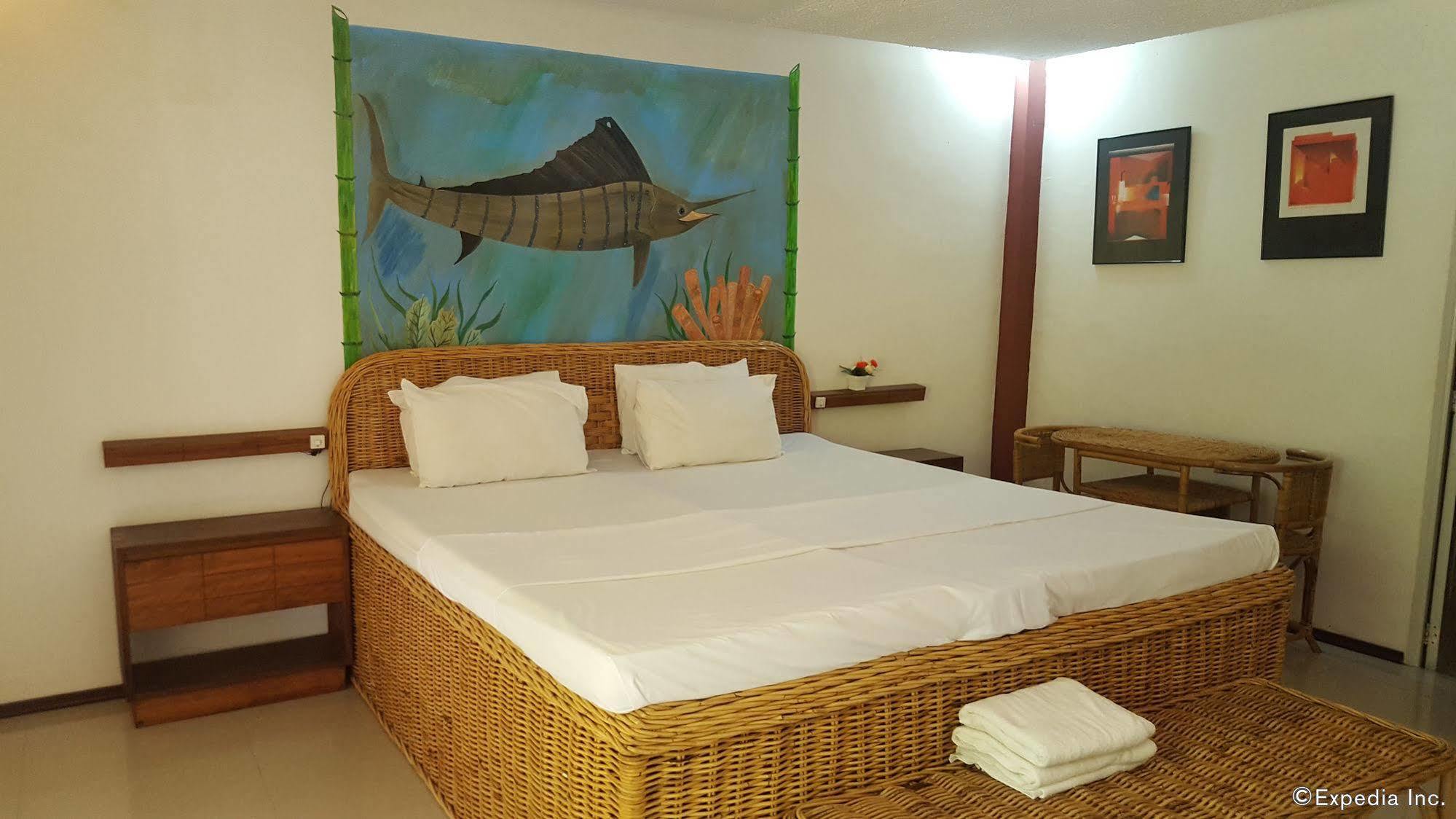 Cooper'S Beach Resort Lucbuan Luaran gambar
