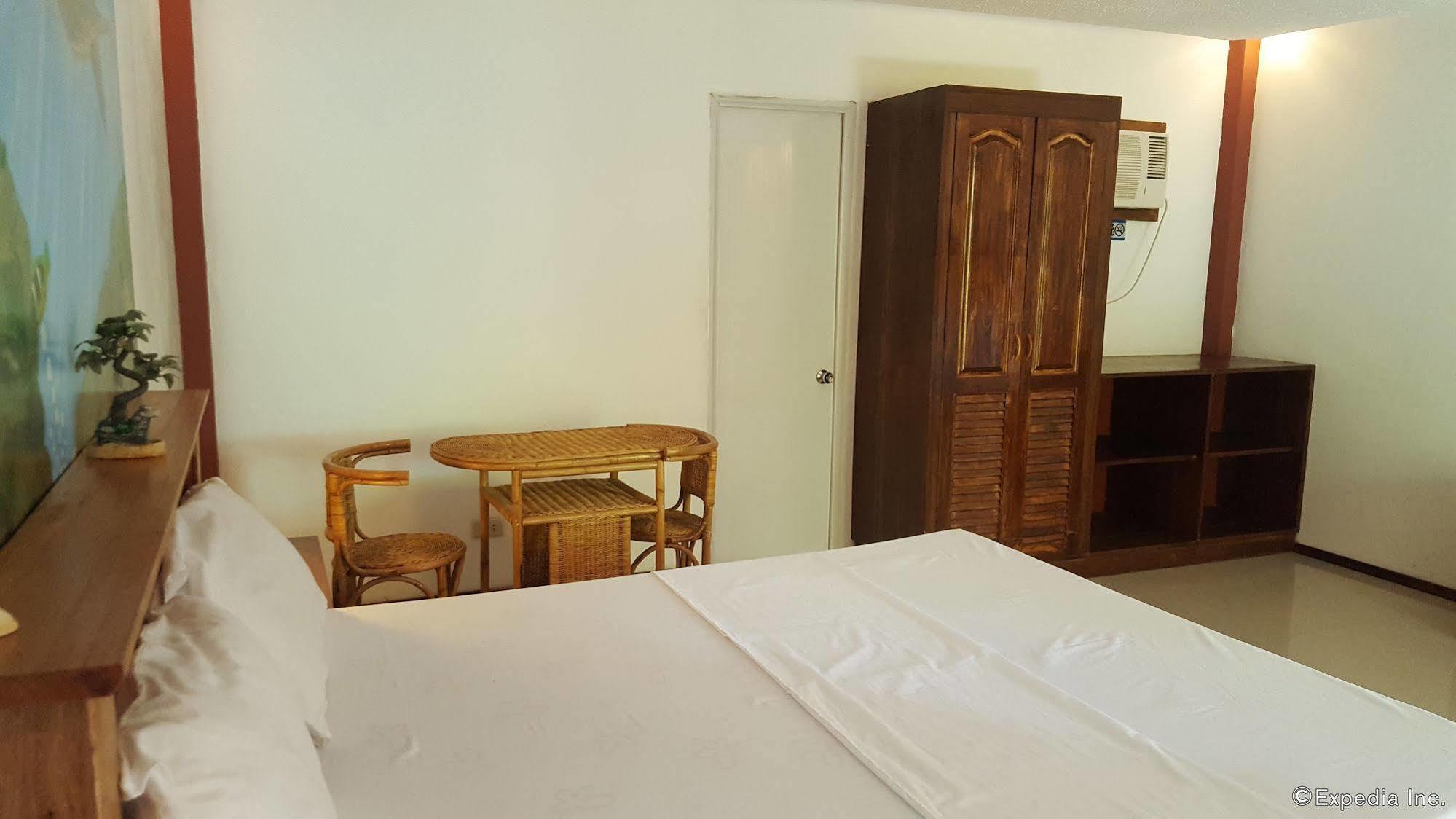 Cooper'S Beach Resort Lucbuan Luaran gambar