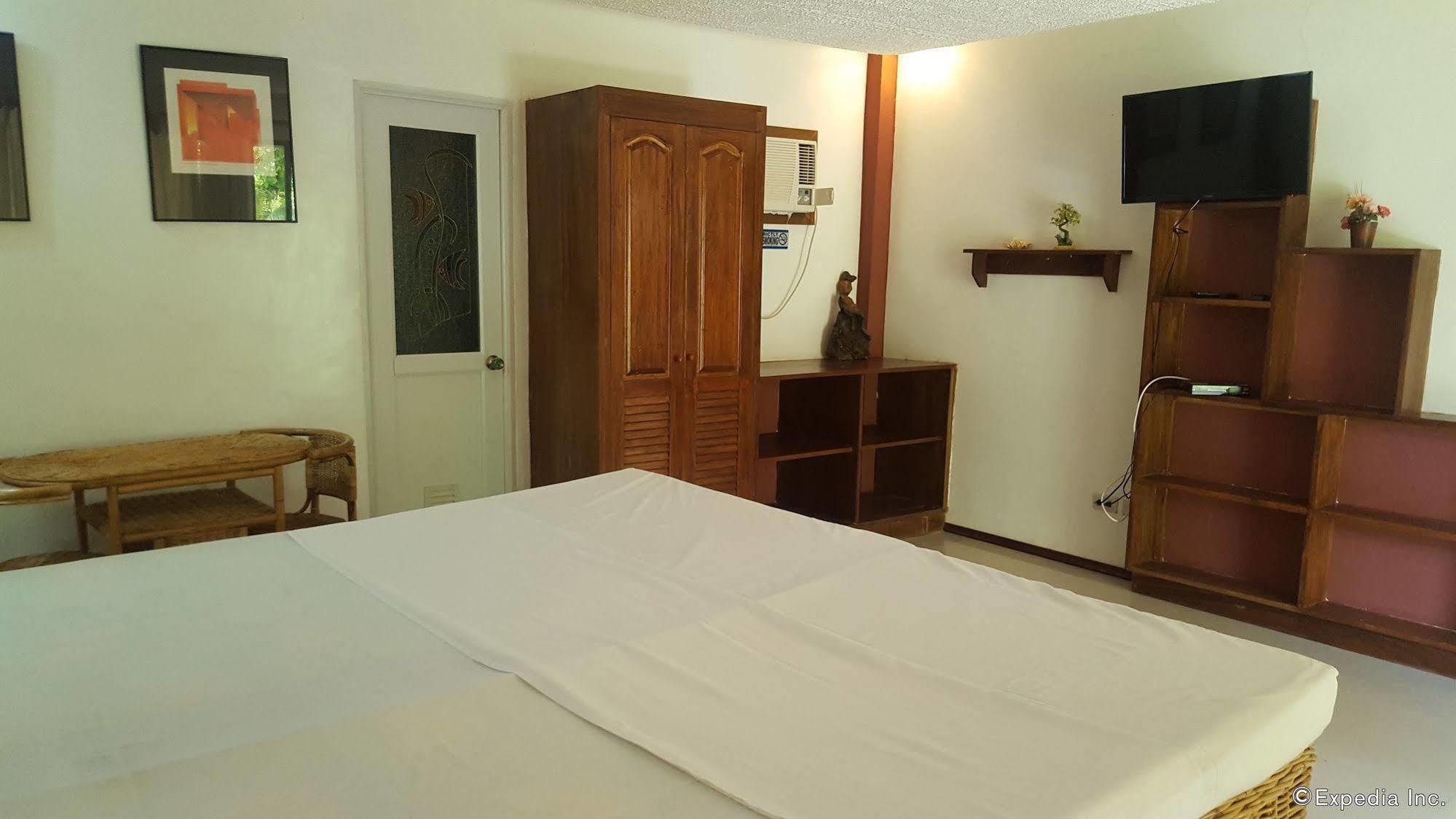 Cooper'S Beach Resort Lucbuan Luaran gambar